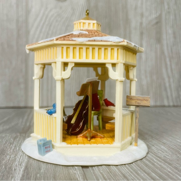 Hallmark Gazebo Winter Park Keepsake Ornament Musical Instruments decoration 07 - Picture 8 of 10
